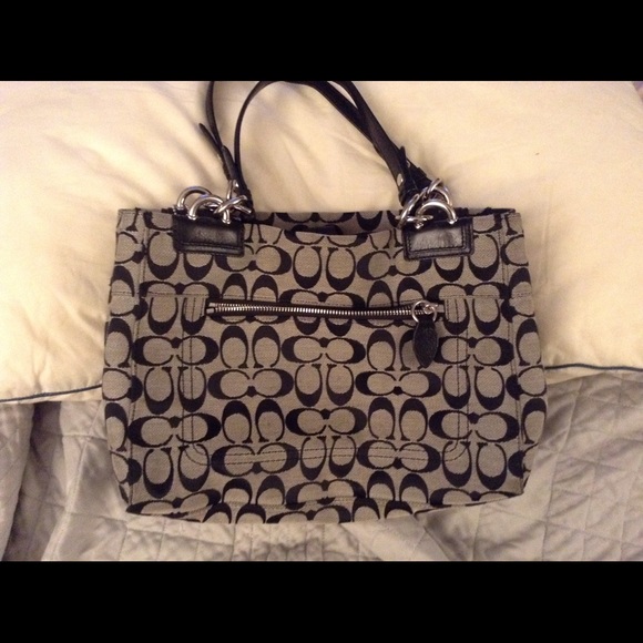 Coach Purse 🔥 Sale! - Picture 2 of 4
